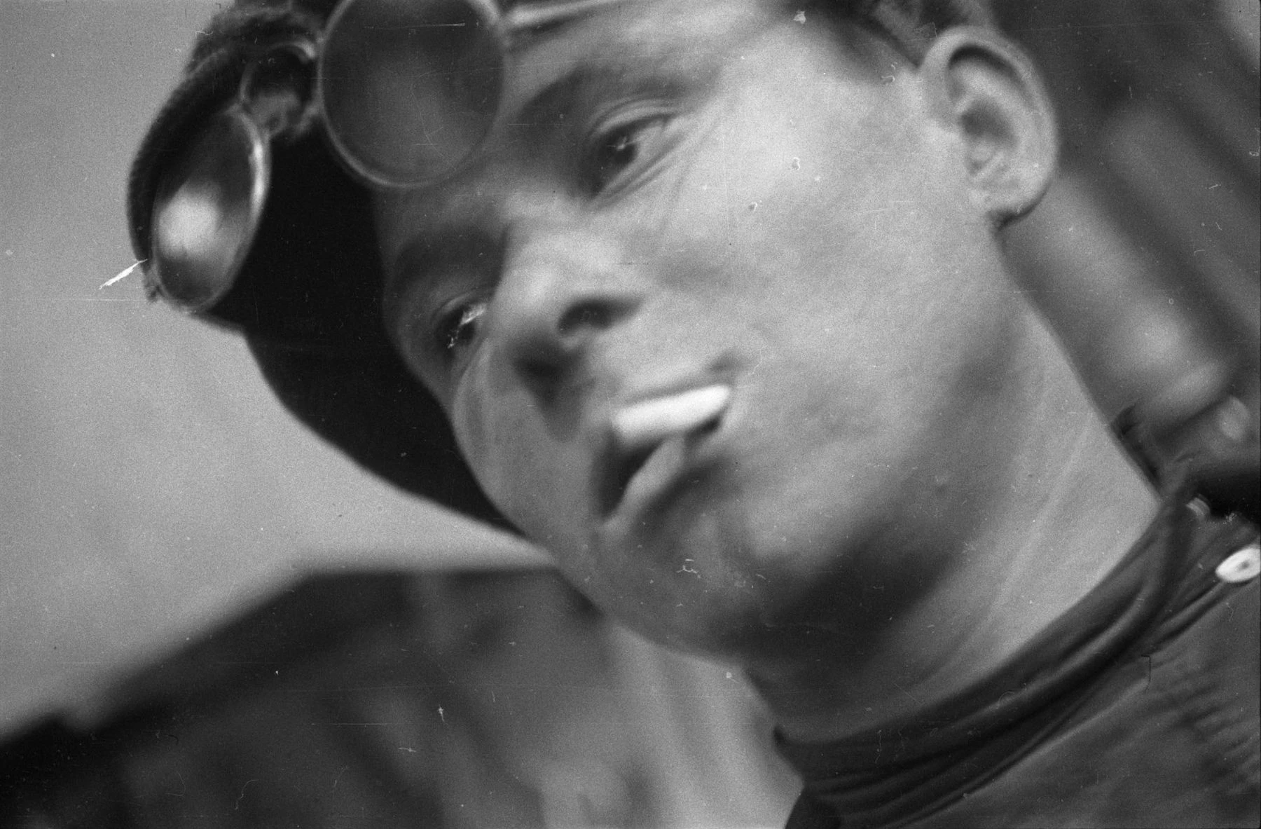 Рабочий. Из серии «Завод АМО». 1929. Фотография.<br>Фото: Bird in Flight