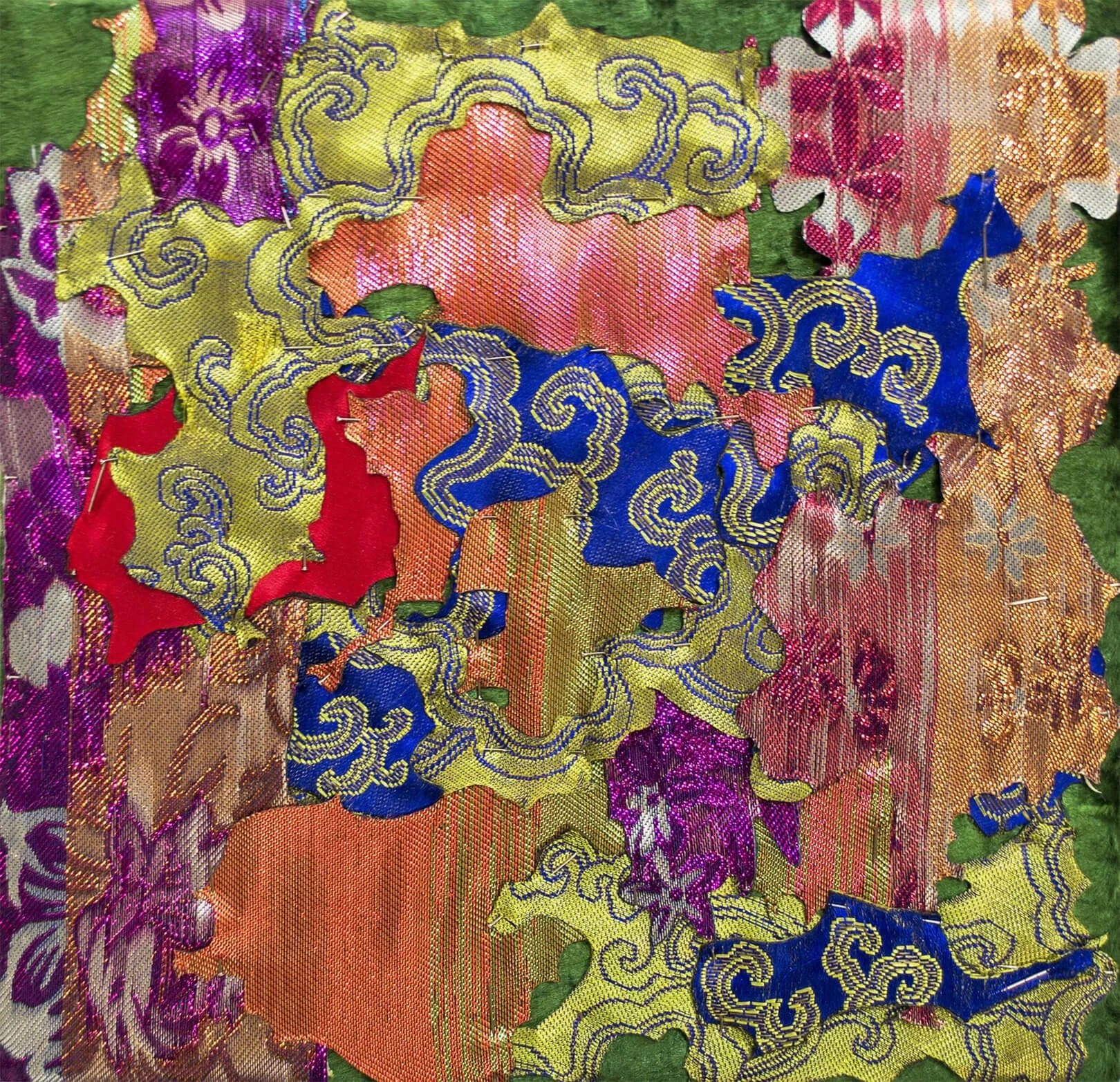 Без названия 3. Из серии «Ложная надежда, или Момент настоящего». 2020. Парча, люрекс, велюр, булавки, коллаж, смешанная техника. Фрагмент.<br>Фото: International Art Development Association