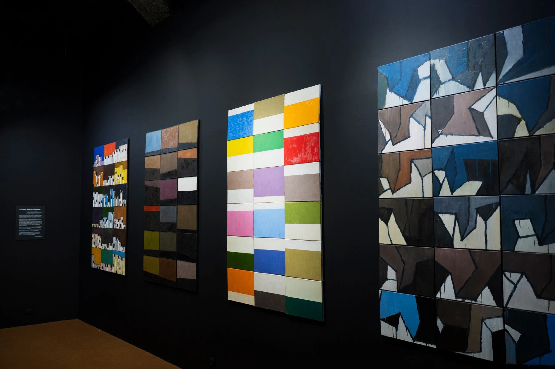 Фрагмент выставки Виктора Сачивко «Реквием». 2026. <br>
Фото: Музейный центр «Площадь Мира», Красноярск