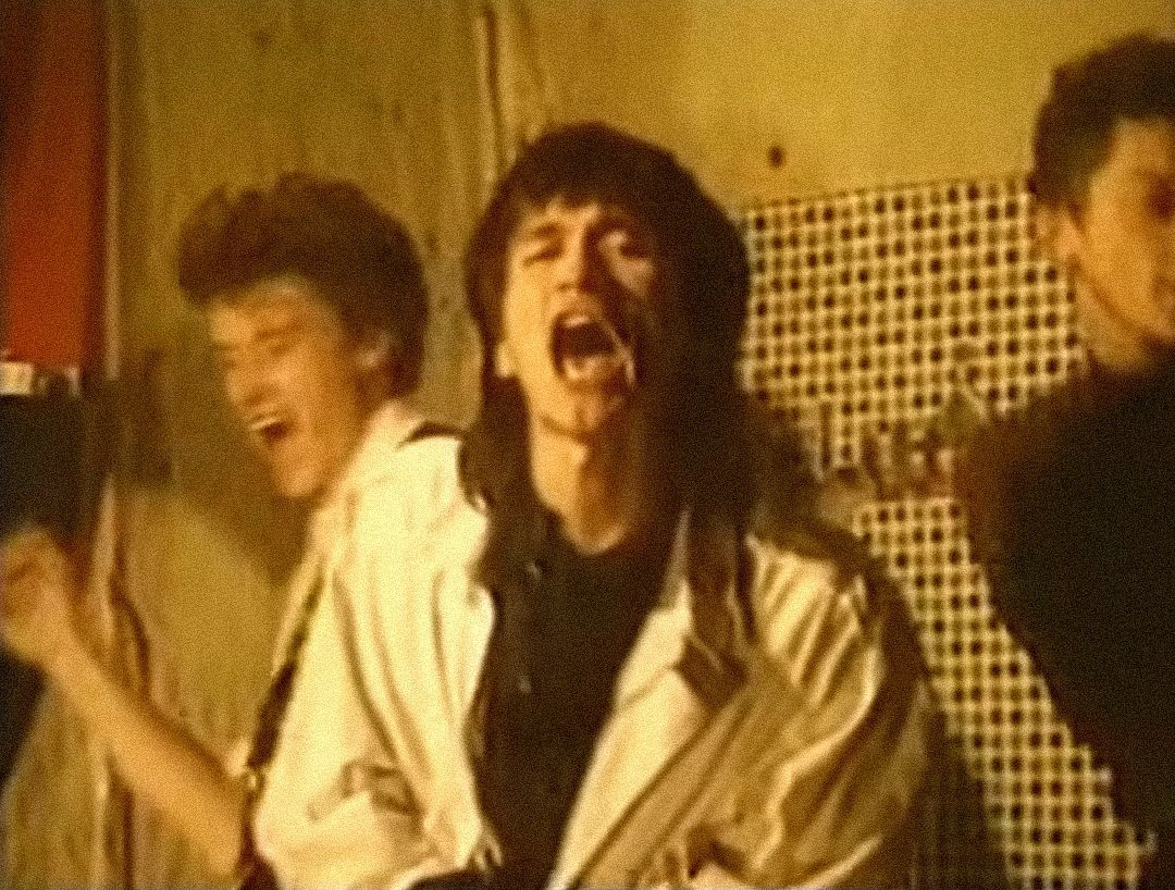 Сцена из неофициального клипа группы Кино на песню «Видели ночь».<br> Кадр: фильм «Солнечные дни» / YouTube