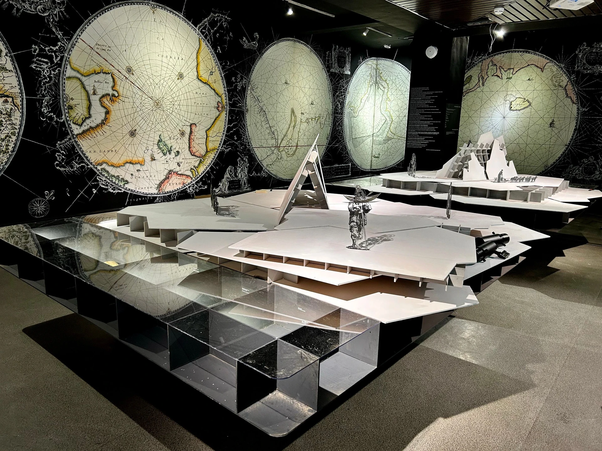 Фрагмент выставки «Идея Севера». 2026. <br> Фото: Музейный центр «Площадь Мира»