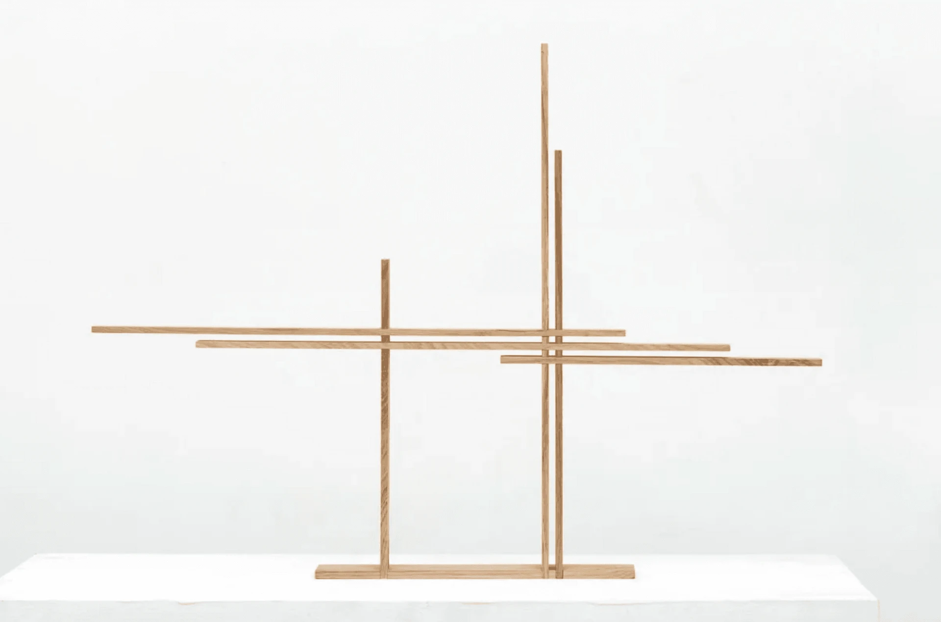 Время земли. Объект 2. 2024. Дуб. <br>
Фото: Галерея Анна Нова, Санкт-Петербург