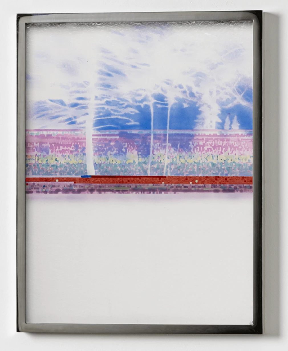 Лес. 2024. Стекло, нержавеющая сталь, витражная роспись.<br>
Изображение: Галерея MYTH