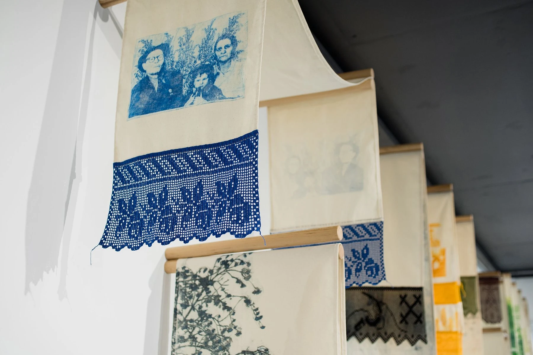 Фрагмент выставки Лены Лисицы «Бережно». 2026. <br>
Фото: Анатолий Козьма / Студия «Тихая»