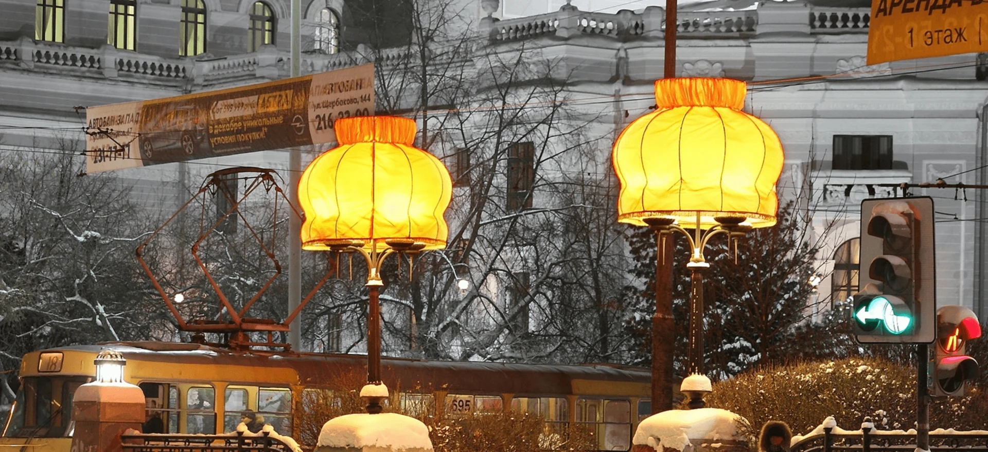«Абажуры». 2013. Уличная инсталляция. Екатеринбург.<br>Фото: t-radya.com