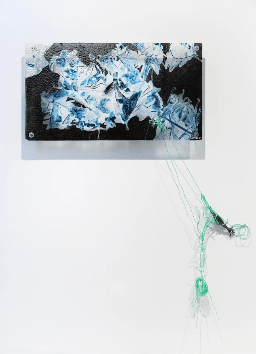 Мыши. 2025. Стекло, обжиговые краски, шпагат, латунь, стальные крепления.<br>
Изображение: Галерея MYTH