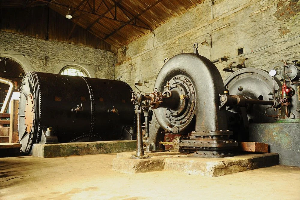 Гидротурбины фирмы «Бригель, Хансен и К», изготовленные в 1909 году в Германии, в помещении машинного зала электростанции «Пороги». 2021.<br> Фото: Краеведческий Фонд «Наш Урал» 