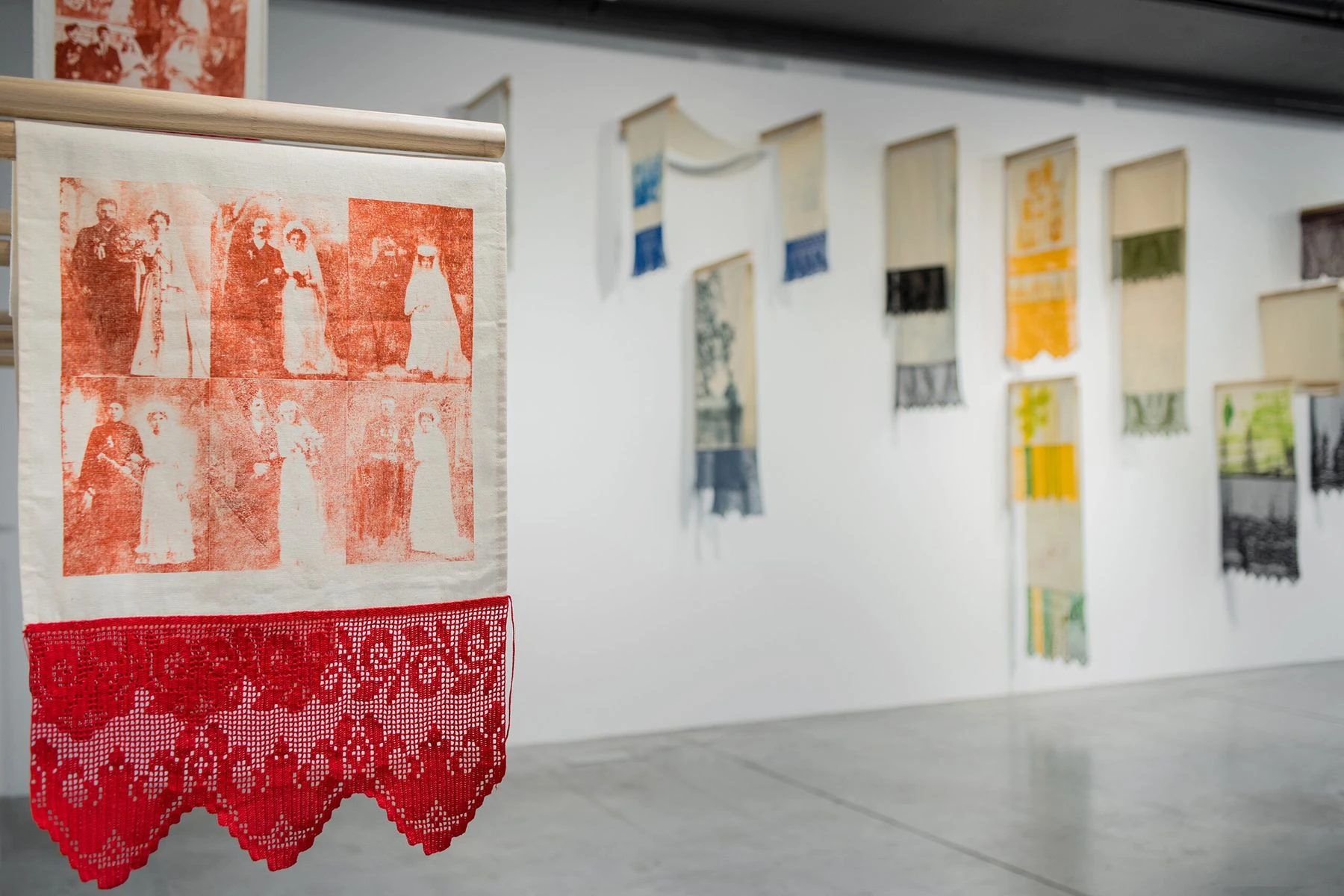 Фрагмент выставки Лены Лисицы «Бережно». 2026. <br>
Фото: Анатолий Козьма / Студия «Тихая»