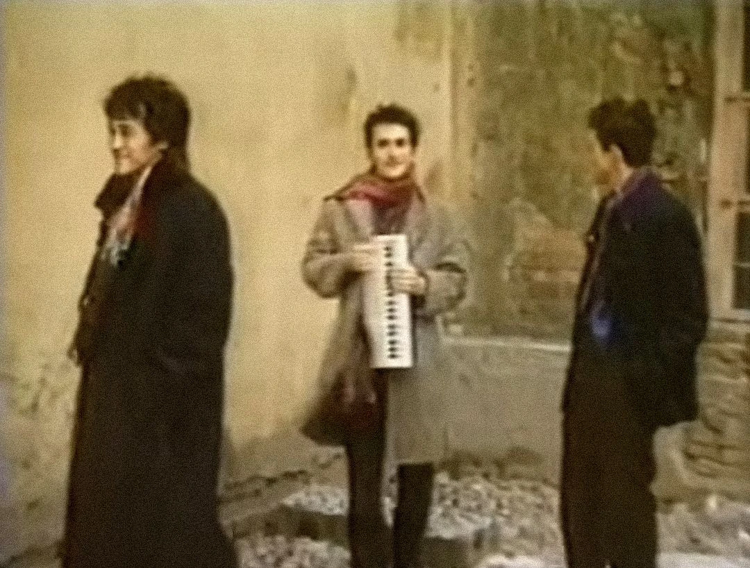 Сцена из неофициального клипа группы Кино на песню «Видели ночь».<br> Кадр: фильм «Солнечные дни» / YouTube