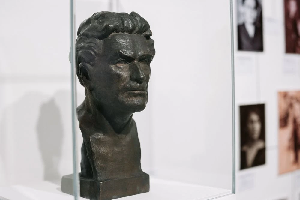 Фрагмент выставки «Иван Клюн. Цветоформы. Постижение пространства» в Арт-галерее Ельцин Центра. Екатеринбург, 2026. <br>Фото: Александр Мехоношин. Courtesy Президентский центр Б. Н. Ельцина