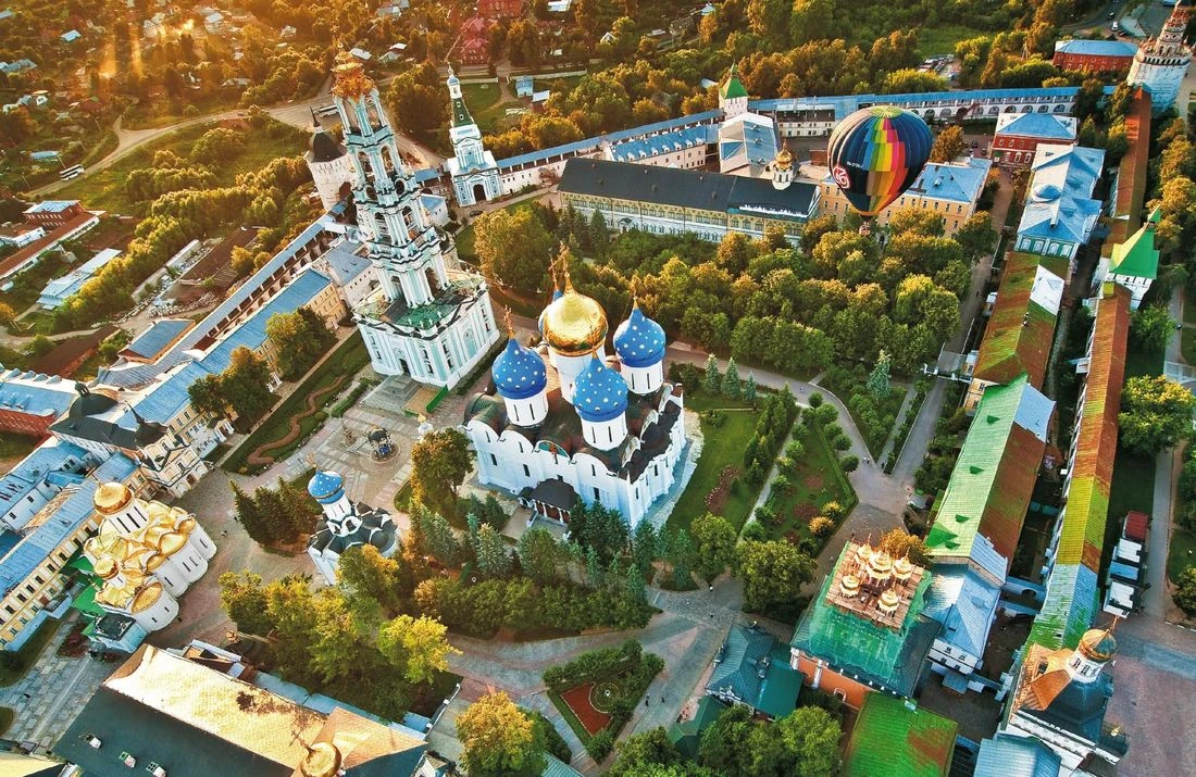 «Троица» Рублева перенесена из храма Христа Спасителя в Троице-Сергиеву лавру