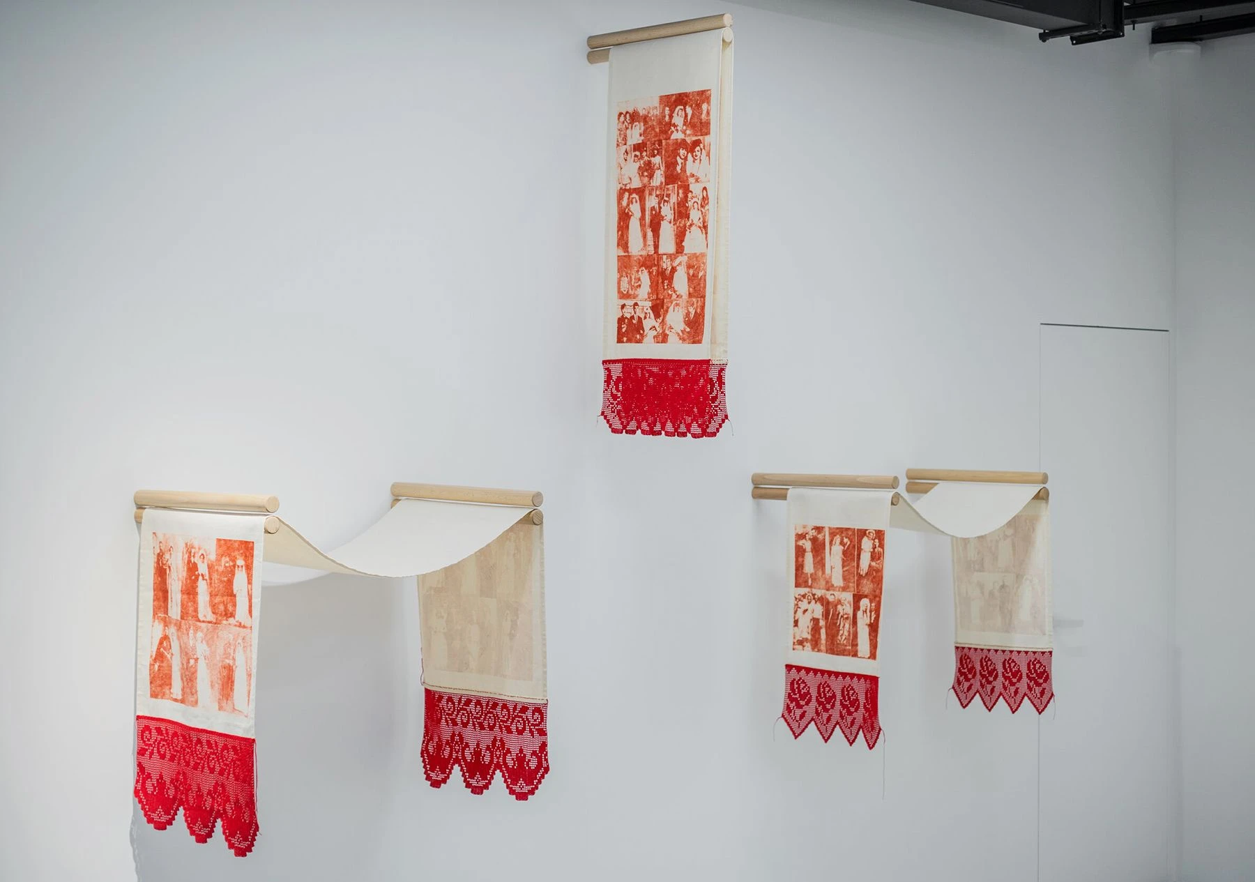 Фрагмент выставки Лены Лисицы «Бережно». 2026. <br>
Фото: Анатолий Козьма / Студия «Тихая»